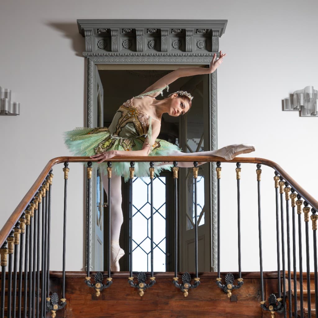 Shooting de danse sur l'escalier à double révolution du Château de Roquefoulet