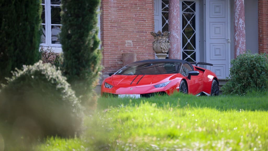 Lamborghini devant le Château
